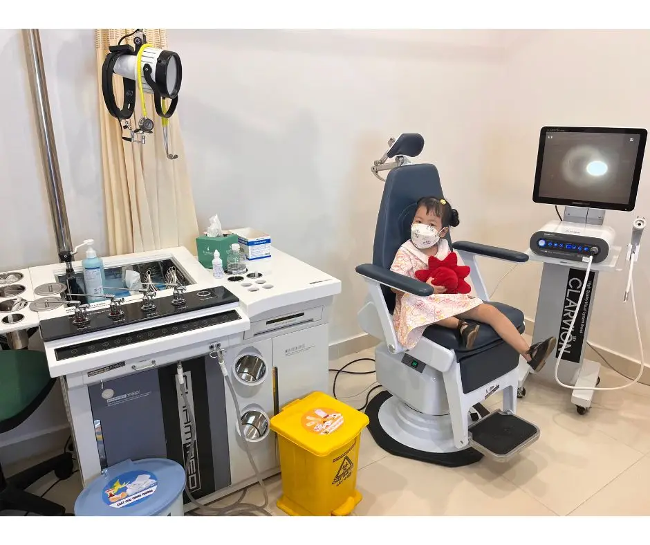 Bác sĩ Đức Khám chữa bệnh tai mũi họng Nha Trang